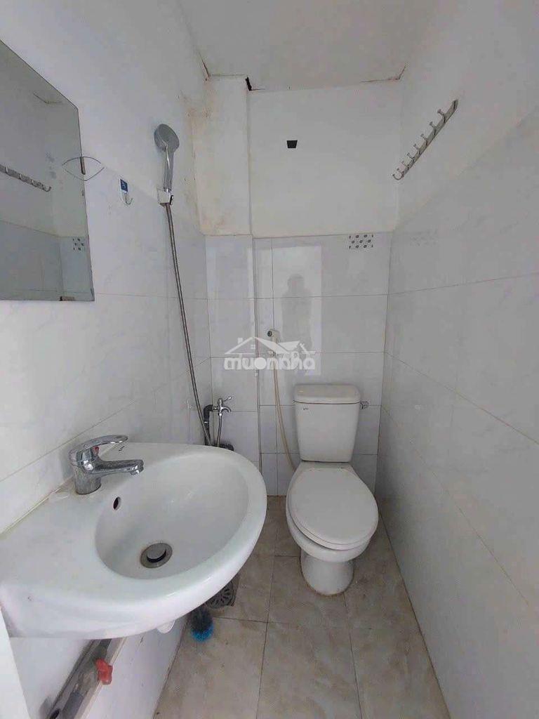 Cho thuê nhà mặt tiền hẽm đường âu dương lân p3.q8 dt.3m5×4m } 1 lầu. - Ảnh 4