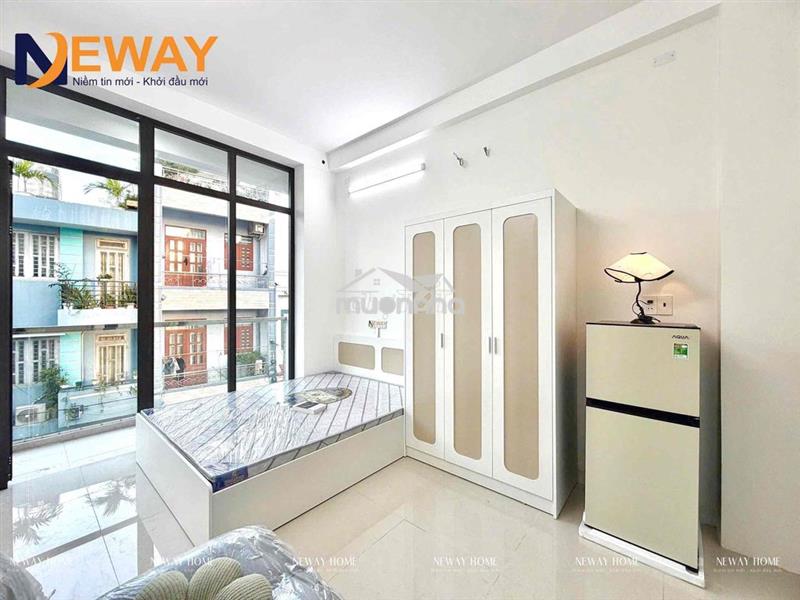 Studio mới xây ban công cửa sổ thoáng mát