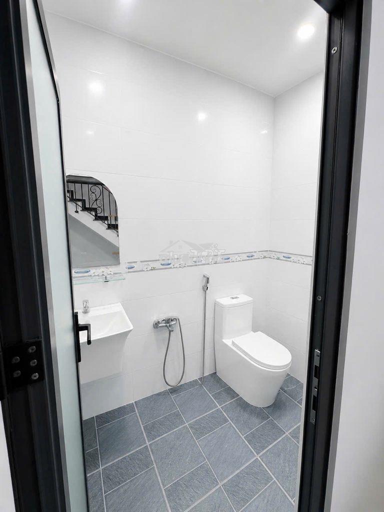 Nhà hẻm tải thông gần tên lửa mới 3 tầng 4 phòng ngủ - Ảnh 4