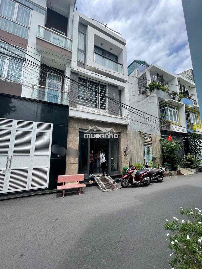 Nhà đẹp sẵn nội thất 2lầu 3pn - đường 102 lã xuân oai - hẻm oto