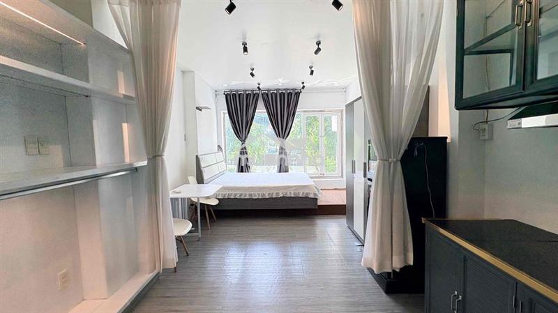 Cho thuê studio tách bếp view bờ kè hoàng sa cực chill ngay tân định