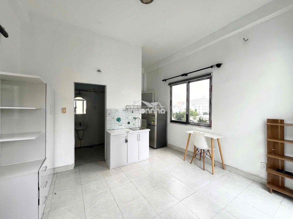 Studio ngay phú mỹ hưng, chỉ 4tr7 ban công full nội thất, cửa sổ - Ảnh 2