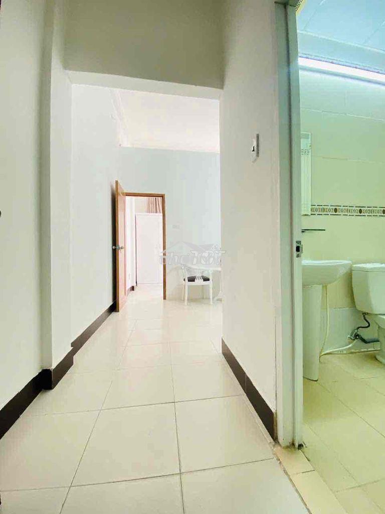Cho thuê căn 1pn tách bếp cửa sổ thoáng full nt ở võ văn kiệt quận 1
