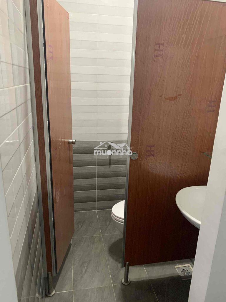 Cho thuê văn phòng 75m² | gần vincom lê văn việt | sàn trống thoáng đẹ - Ảnh 4