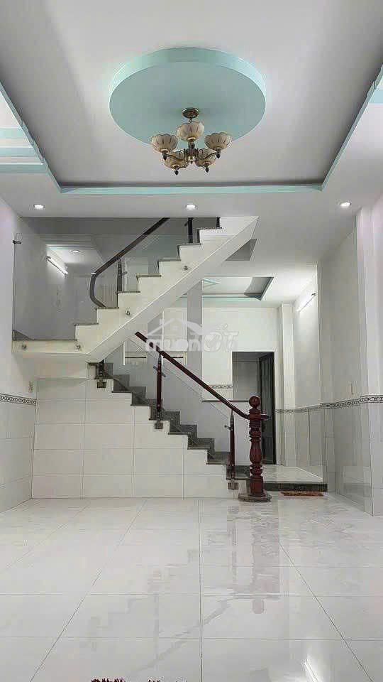 Nhà ngã tư ga q12 1 lầu 2pn 40m2 hẻm xe hơi