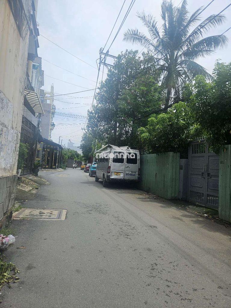 Nhà ngay chợ hiệp bình bán gấp dt 53m2 ngang 4m vuông vức sổ hồng 