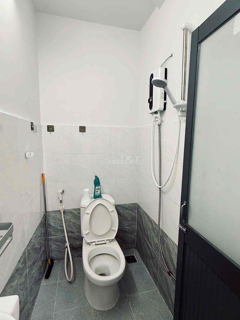 Phòng cửa sổ trời full nội thất máy giặt riêng ngay mặt tiền - Ảnh 4