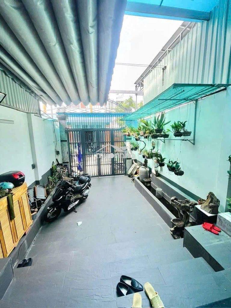 Cho thuê nhà hẻm 520 ql13 đối diện vạn phúc. trệt 2lầu 5pn 3wc sân oto