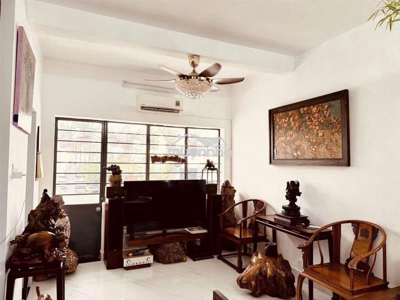 Cần cho thuê sư vạn hạnh- lầu 2 thang bộ - đủ nội thất.