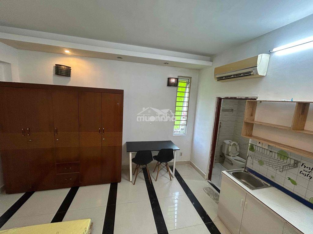Phòng như hình full nội thất,cửa sổ gió trời - Ảnh 2