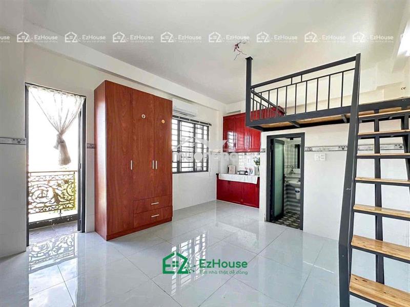 Căn hộ dịch vụ ban công riêng đầy đủ nội thất gần ngã 4 bốn xã đầm sen