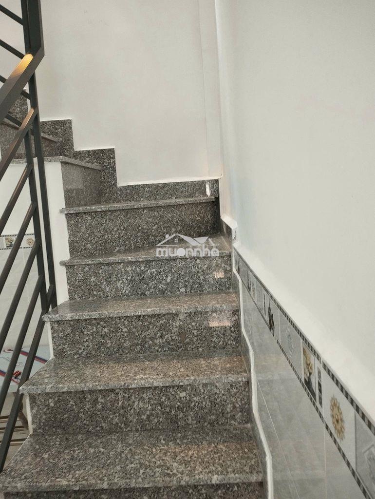 Cho nhà nguyên căn 1 trệt 2 lầu giá 8tr