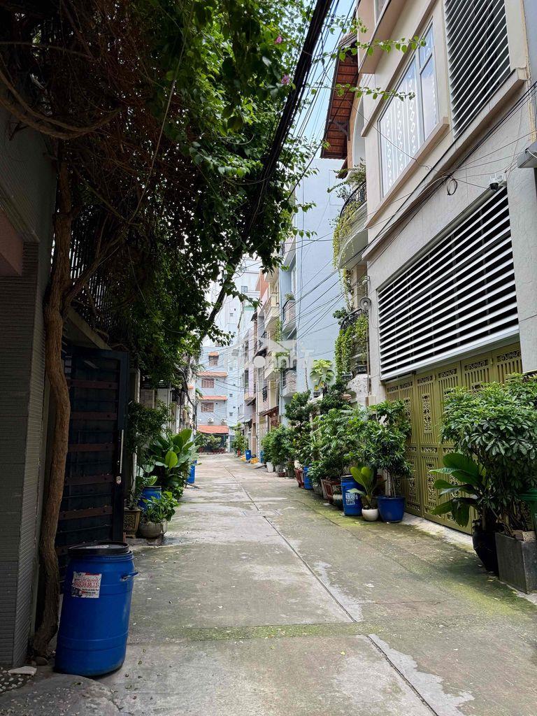 Studio - Ảnh 2