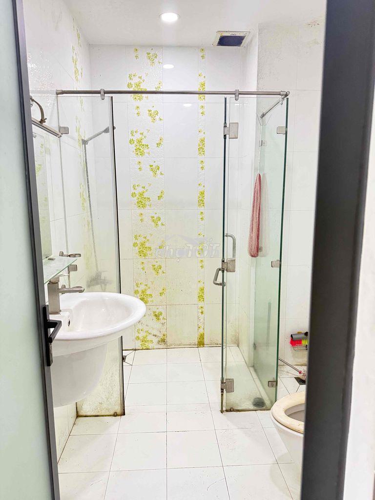Phòng rộng - bancong riêng- toilet riêng vị trí ngay trục đường phạm h - Ảnh 4