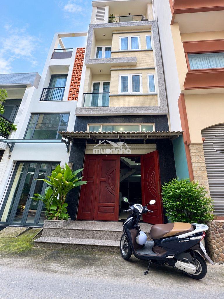 Nhà lạc long quân, sát công viên đầm sen, hẻm xe hơi thông khắp nơi.