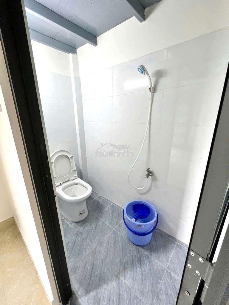 Phòng sẵn máy lạnh gác cao 2m  thông thoáng - ngay đại lộ võ văn kiệt - Ảnh 3