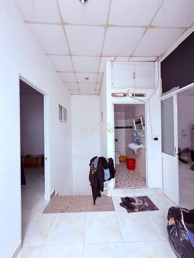 Nhà 2 tầng vị trí đẹp bùi minh trực p6-q8 - Ảnh 4
