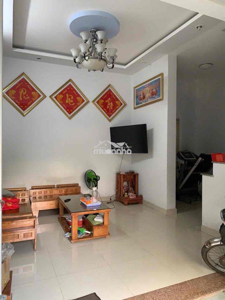 Cho thuê nhà 3 tầng có nt - giá 12tr - ngay chợ hiệp bình