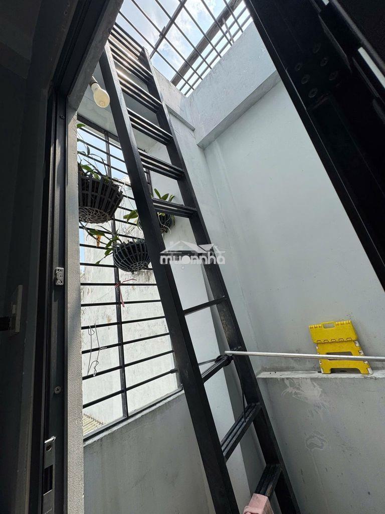 Bán nhà 3 tầng gần aeon mall tân phú, nhỉnh 4 tỷ, 4x8 sổ vuông h.c đủ - Ảnh 3
