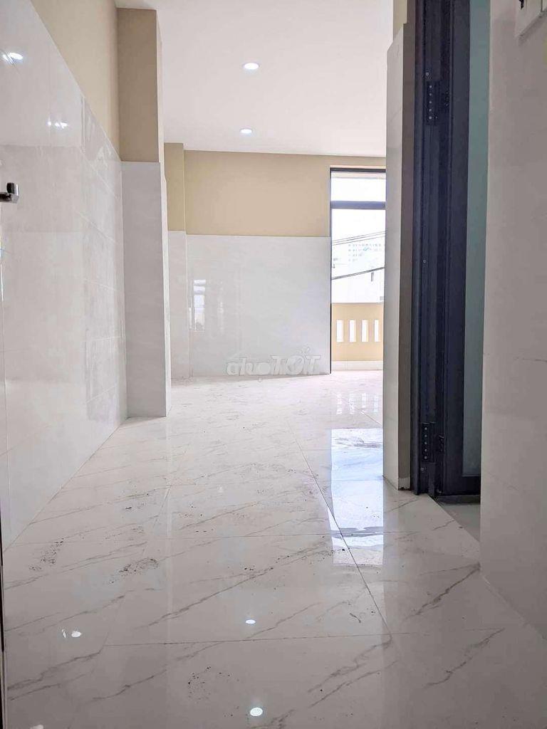 Phòng ban công mặt tiền đường phạm hữu lầu  - Ảnh 2