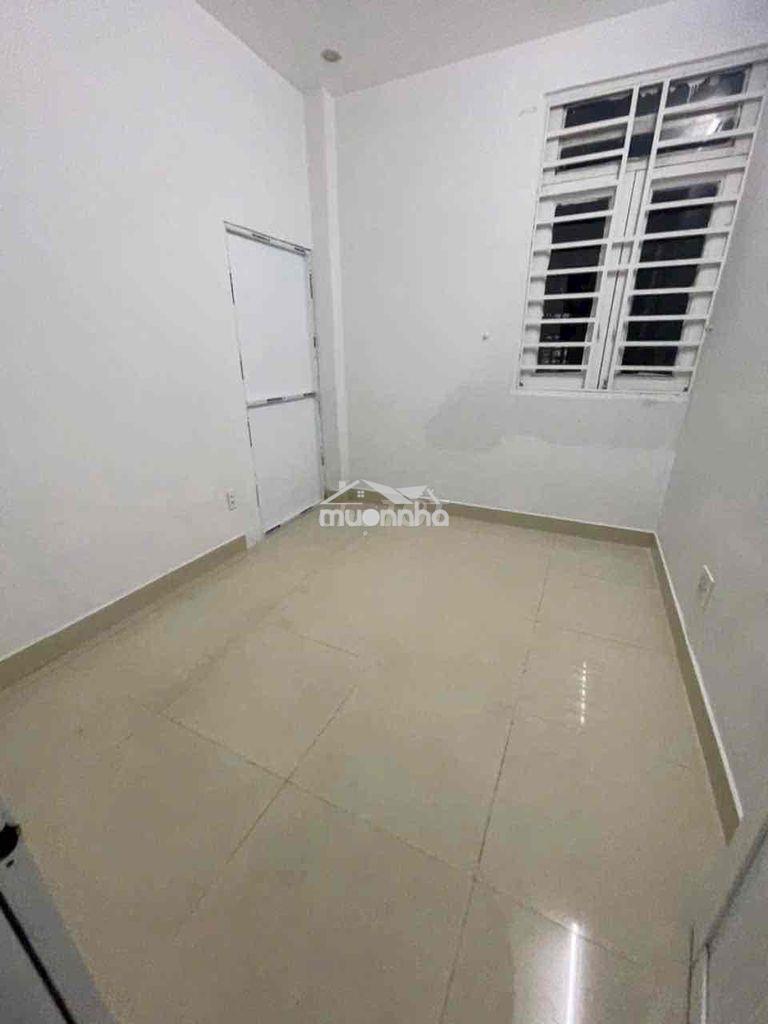Nhà 2 lầu hẻm xe hơi gần chợ - Ảnh 4