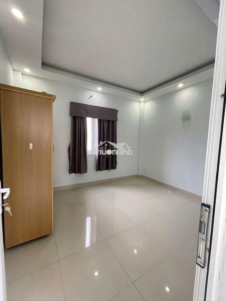 Nhà nguyên căn 2 lầu hxh huỳnh tấn phát 