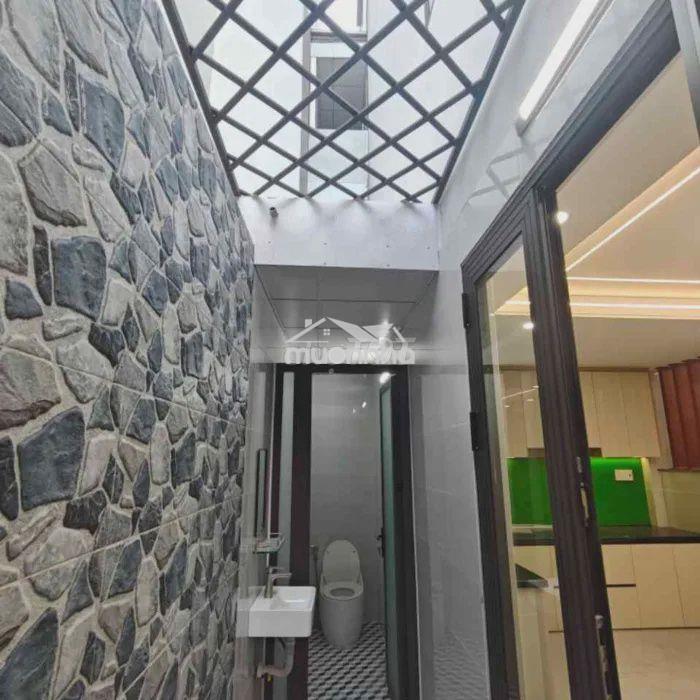 Hẻm xe tải thông, nhà 5 tầng ngay ngã tư 4 xã, 5pn, 5wc - Ảnh 2