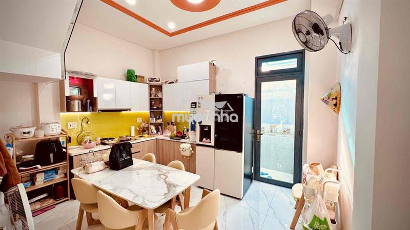 Chuyển công tác cần bán nhà quận 9 - cách q1 15km - liền kề vinhome