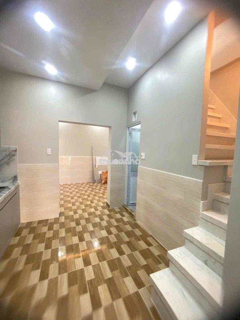 Nhà 3 tầng lầu gồm 7 phòng ngủ kết hợp cho đại gia đình nhiều thế hệ . - Ảnh 3