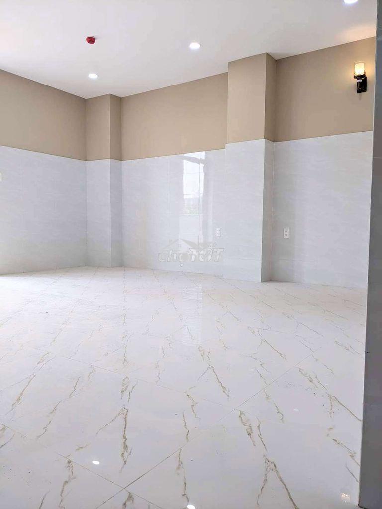 Phòng ban công mặt tiền đường phạm hữu lầu  - Ảnh 3