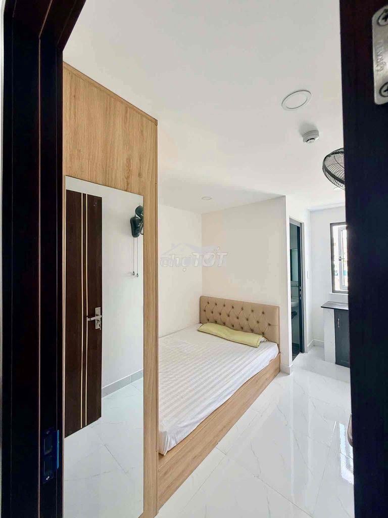 Phòng thang máy trống sẵn full nội thất phú nhuận