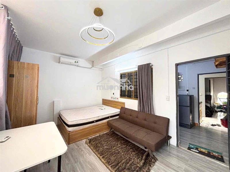 Căn 1 phòng ngủ bếp riêng cửa sổ trời 50m2 mgay công trường dân chủ