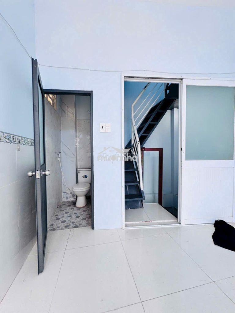 Cho thuê nhà f1 q8 chỉ 6tr mà 2 lầu