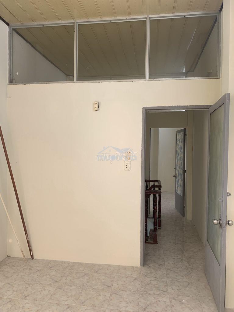 Cho thuê nhà nguyên căn q4, 1 lầu, 2pn, 2wc - Ảnh 3