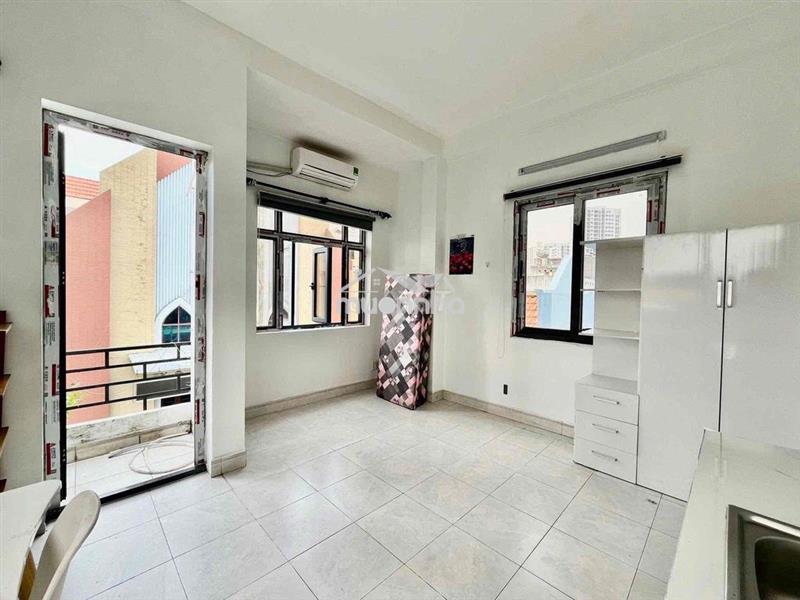 Studio ngay phú mỹ hưng, chỉ 4tr7 ban công full nội thất, cửa sổ