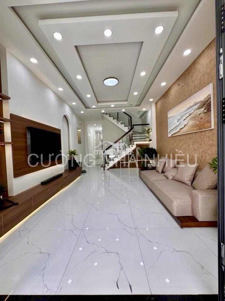 104m2 gần chợ phú thuận; 2 tầng đúc chắc chắn, sân rộng; cách mt 45m