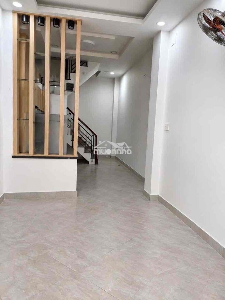 Cho thuê nhà hẻm xe hơi - 1 trệt 2 lầu sân thượng, quận 3 - Ảnh 2