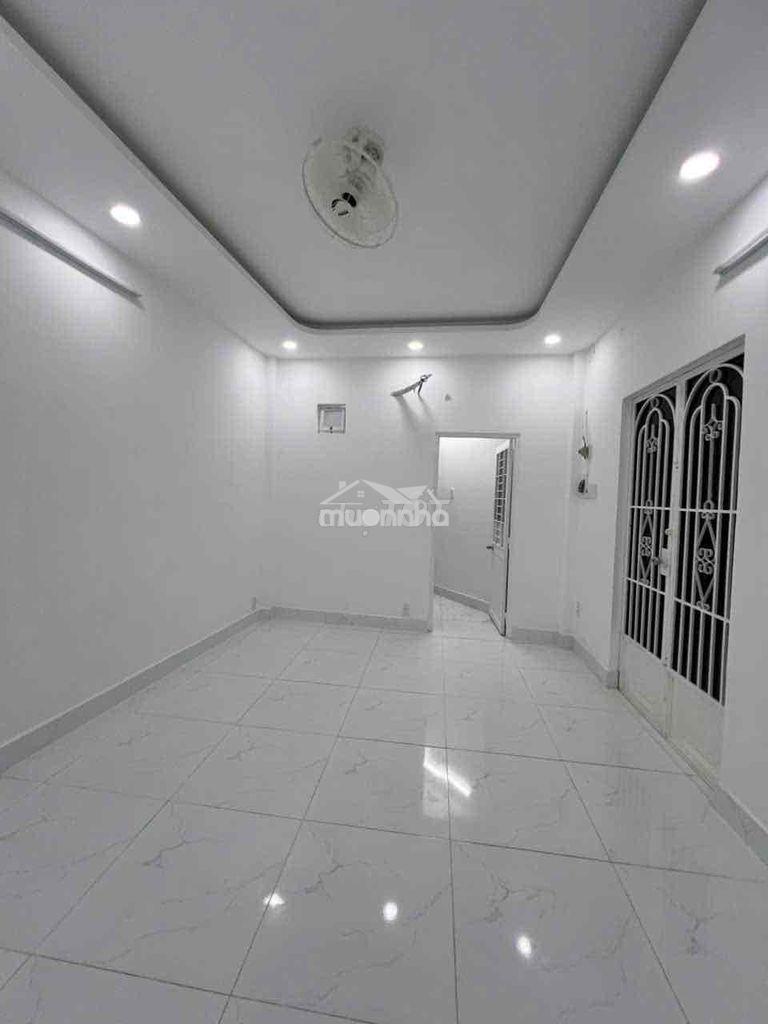 Nhà nguyên căn âu cơ 2 phòng 2wc mới