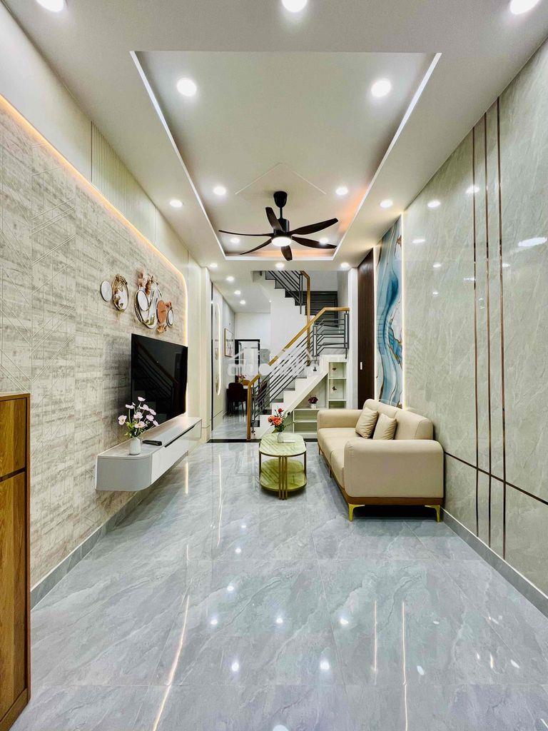 Ngôi nhà đẹp có 3pn ( 1pn dưới trệt), shr- full nt ngay quang trung gv
