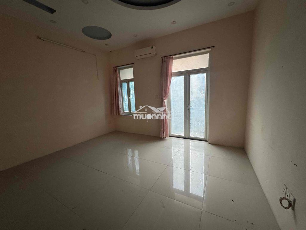 Nhà mặt tiền thoáng mát sạch sẽ - Ảnh 4
