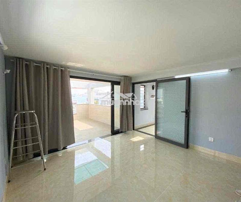 Phòng trống ban công rộng 60m2 huỳnh tấn phát, có máy giặt riêng
