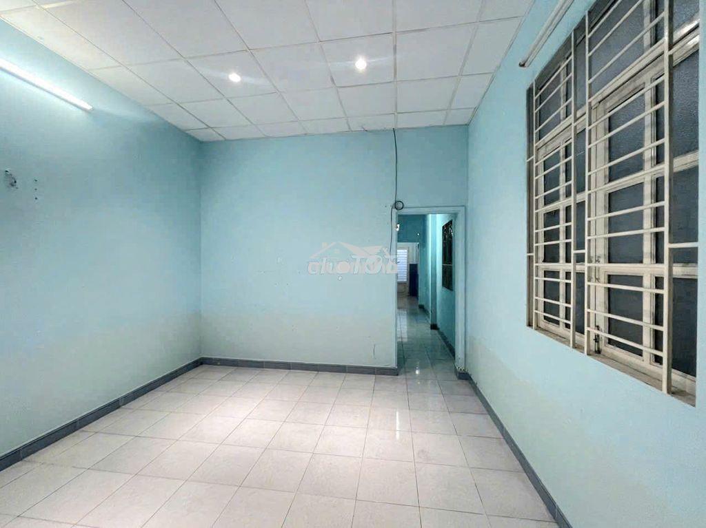 Cho thuê nhà nguyên căn hxh bùi văn ba. gía 13tr - Ảnh 2